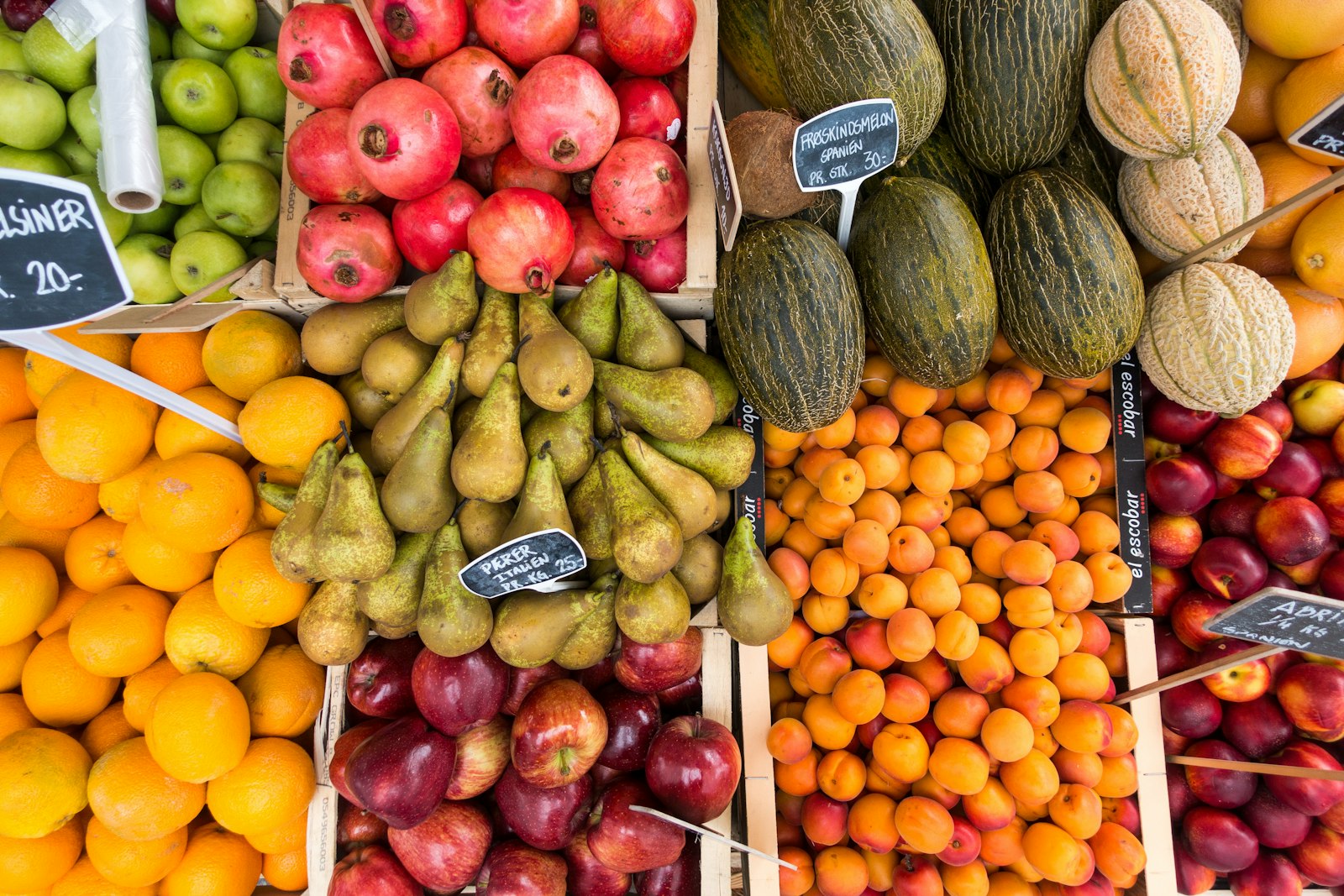 Banco dell’ortofrutta in un negozio di alimentari